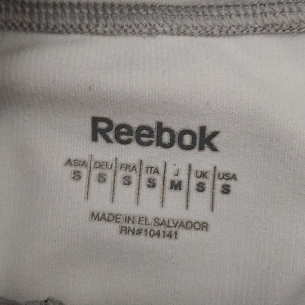Reebok Women's Size Small Running Shirt - Picture 5 of 5